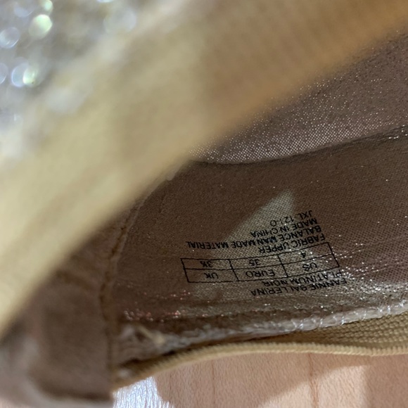 Girls Stuart Weitzman gold ballet flats size 4 - Picture 3 of 3